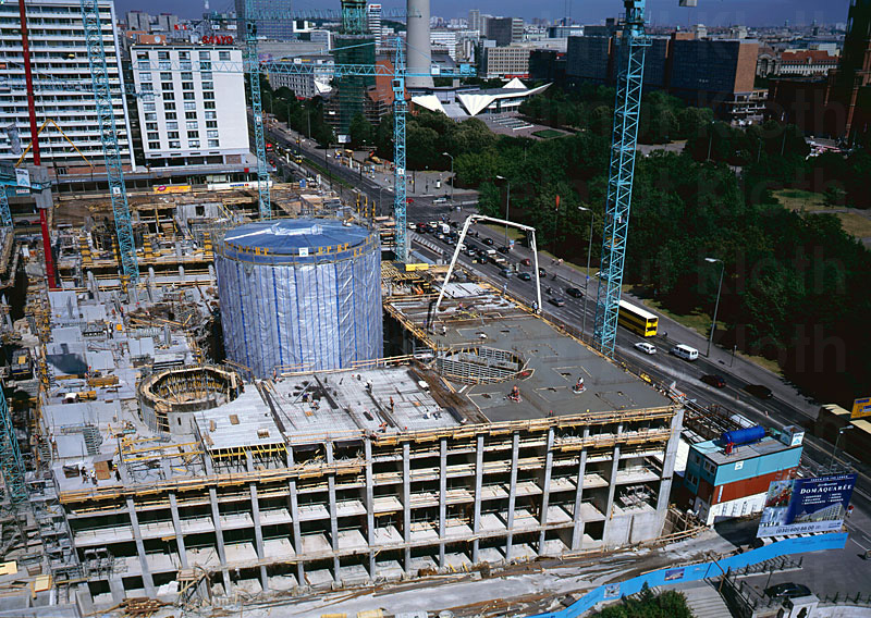 © Helmut Kloth: Aufbau - Domaquaree Berlin