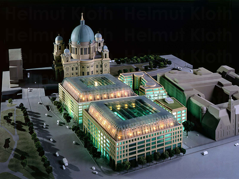 © Helmut Kloth: Modellaufnahme - Domaquaree Berlin