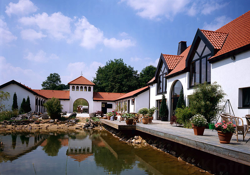 © Helmut Kloth: Referenz Tondachziegel